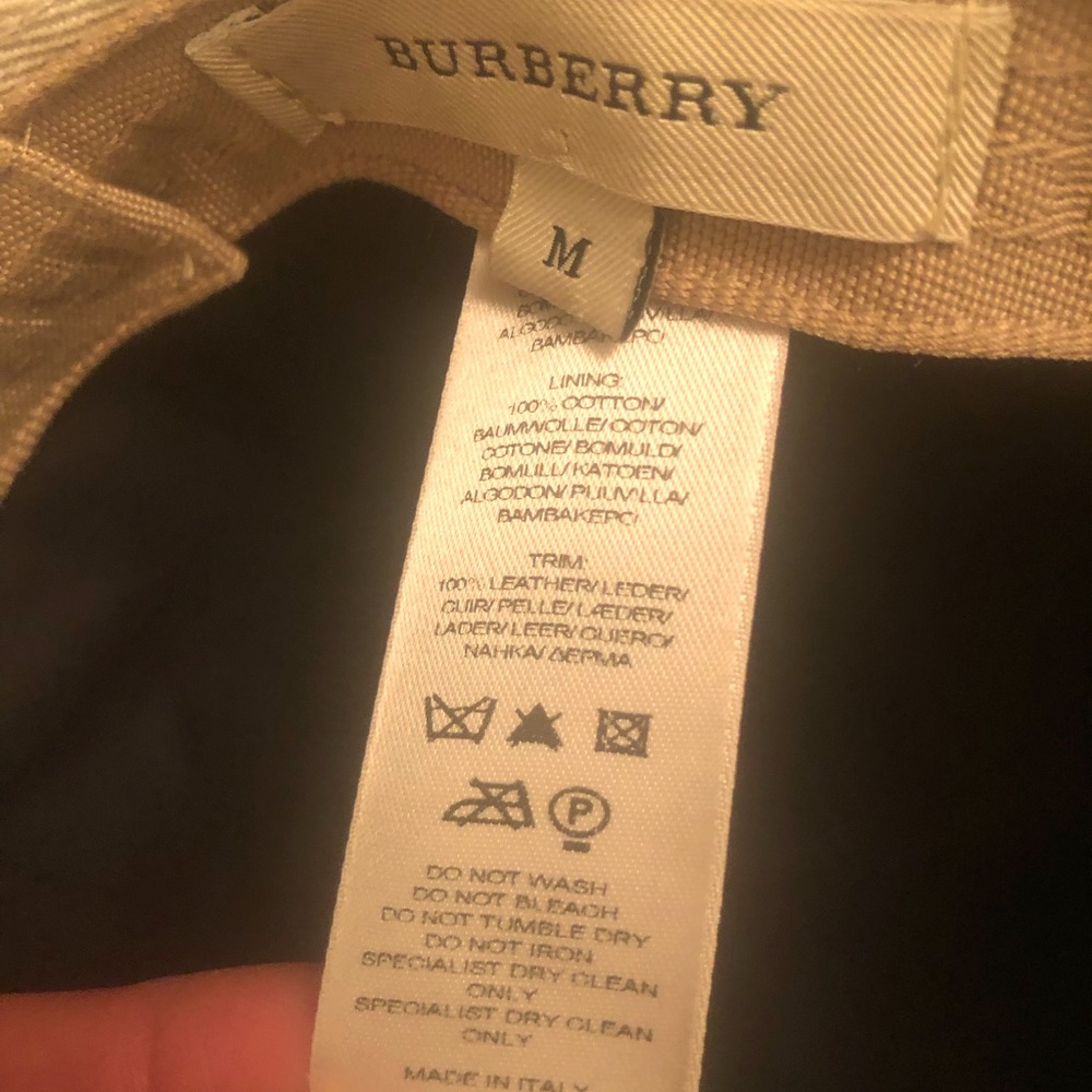 Burberry woman hat for sale.